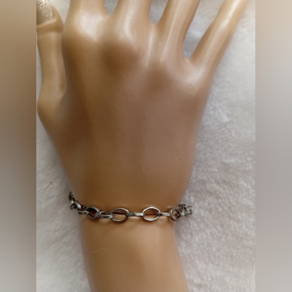 Elegant Silver Toned Chain Bracelet - Picture 2 of 2